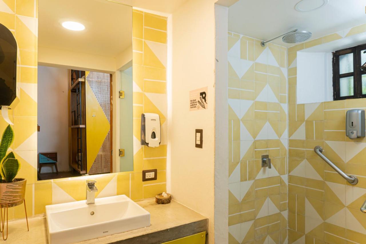 Adra Hostel Antigua Extérieur photo Bathroom