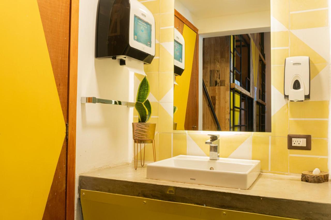 Adra Hostel Antigua Extérieur photo A hand dryer in a bathroom